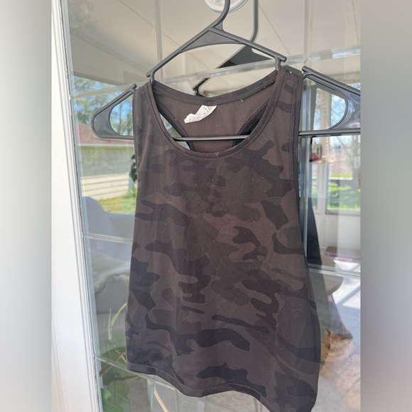 Cropped Workout Tank - Picture 1 of 3